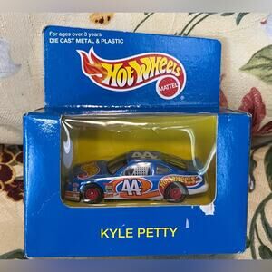 NIB! 1996 Hot Wheels Nascar Kyle Petty #44 Track Edition Race Car
